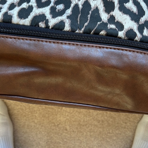 My Mealivos Overnite Travel Bag in Leopard Print and Imitation Leather Straps - Picture 3 of 7